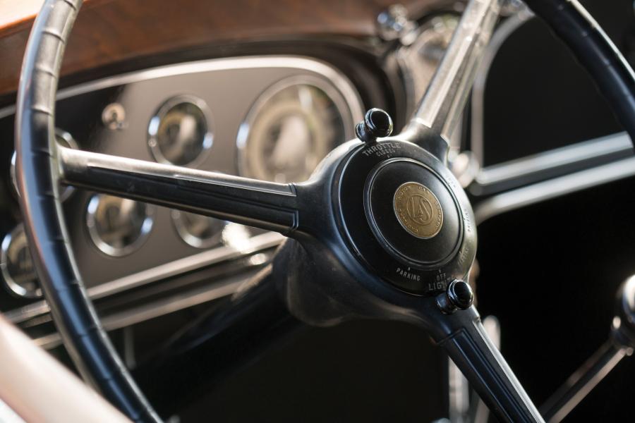 Панель приборов LaSalle Convertible Coupe (345-C 668) 1933 года  (фото 22 из 23)